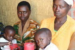 Dożywianie głodujących dzieci (Kamerun)